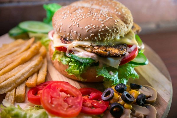 Quelles sont les meilleures pratiques pour le marketing numérique dans le secteur de la restauration rapide ?