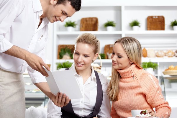Quelles sont les meilleures pratiques pour les cafés indépendants souhaitant créer des espaces communautaires dynamiques ?